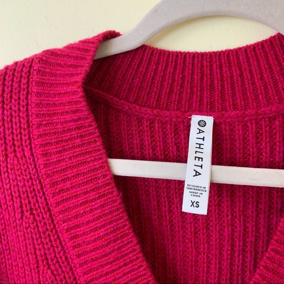 NWT Athleta Shasta V-Neck Oversized Chunky Knit Sweater in Bright Pink Size XS - Picture 10 of 14